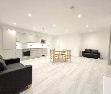 Farnborough Road, Farnborough, Hampshire, GU14 - Photo 2