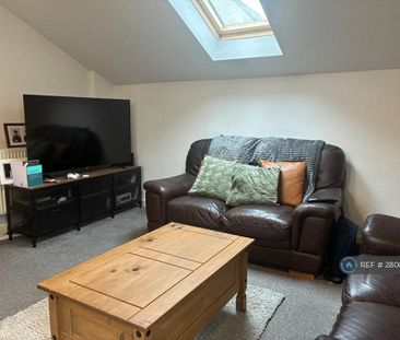 2 bedroom flat to rent - Photo 2