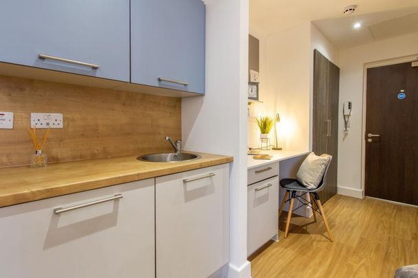 Studio to rent - Photo 1