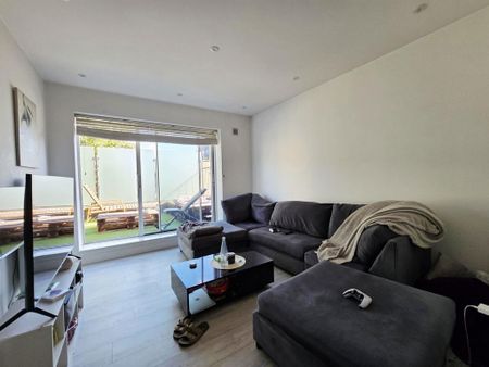 3 bedroom flat to rent - Photo 4