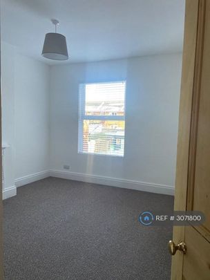 2 bedroom end of terrace house to rent - Photo 1
