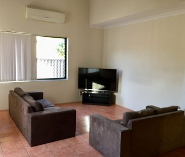 4 BEDROOMS + THEATRE ROOM + SEPARATE LOUNGE! - Photo 2