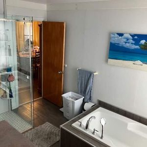 Beau 5½, grande cour pour 4 voitures, immense locker, solarium. À Ste-Madeleine, Libre 1er décembre - Photo 2