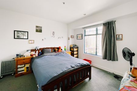 Spacious CBD Apartment - Photo 4
