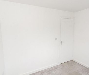 3 bedroom end of terrace house to rent - Photo 1