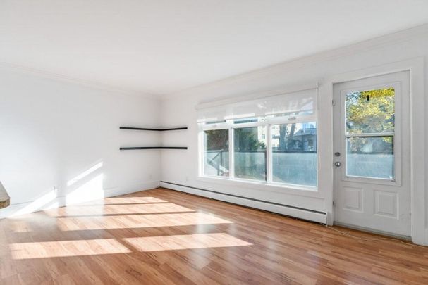 Edmonton Unfurnished Condo Rental in Oliver - Stylish, 1-Bedroom Plus Den Condo Just Off Jasper Ave - Photo 1