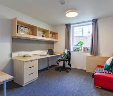 1 bedroom in a flat share to rent - Photo 5