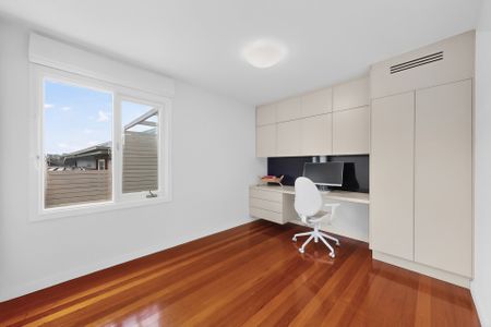 Versatility and Space in a Premium School Zoned Pocket - Photo 4