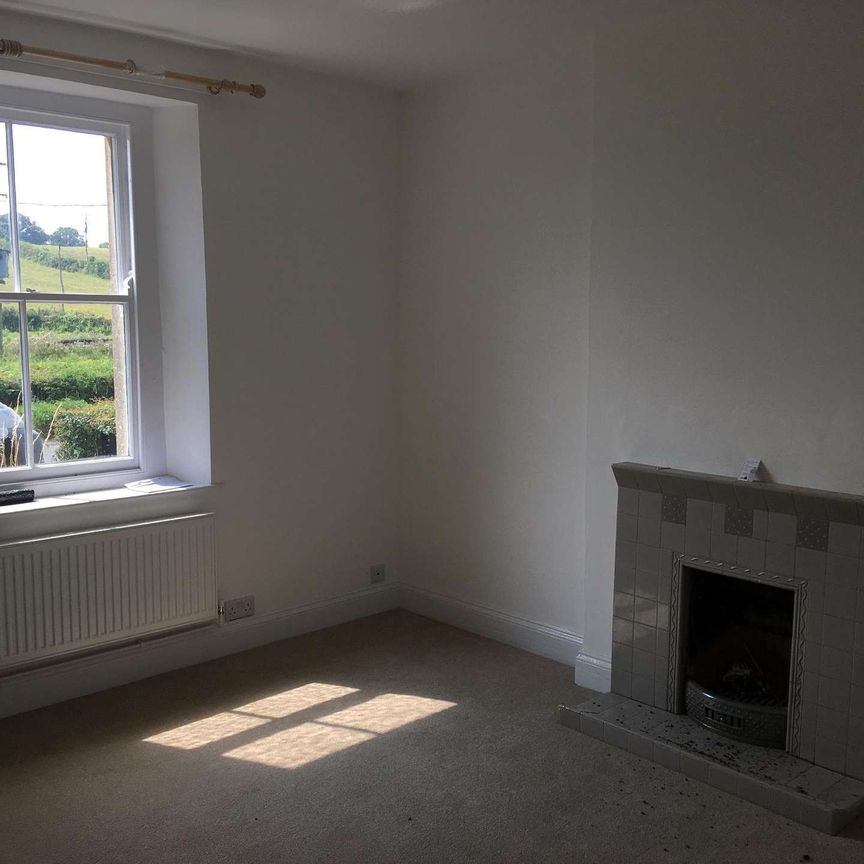 Semi Detached Cottage situated on the edge of Atworth and surrounded by open countryside. - Photo 1