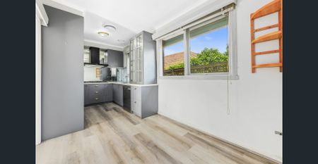 Stylish Renovated Living in a Prime Hawthorn East Location - Photo 2