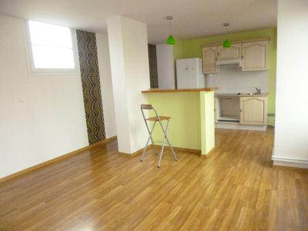 Appartement à louer - REIMS/CENTRE VILLE / PLACE CERES - Photo 4