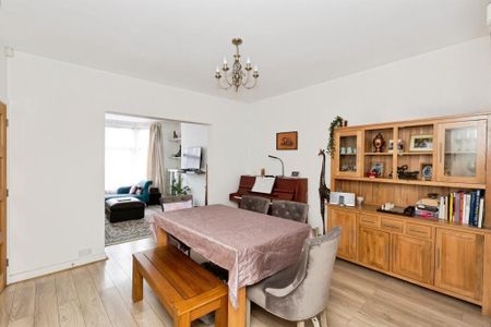 3 Bed Terraced House, Cecil Avenue, IG11 - Photo 4