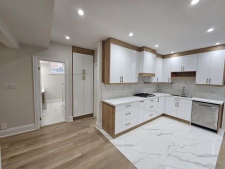 For Lease - 41 Sugarbush Square, Toronto, Ontario - Photo 4