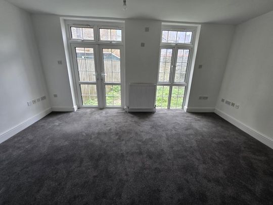 3 bedroom semi-detached house to rent - Photo 1