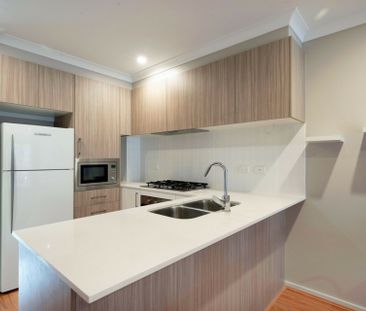 Three Bedroom Townhouse With Own Garage - Photo 5