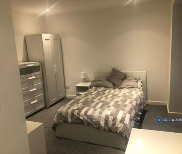 1 bedroom in a house share to rent - Photo 2