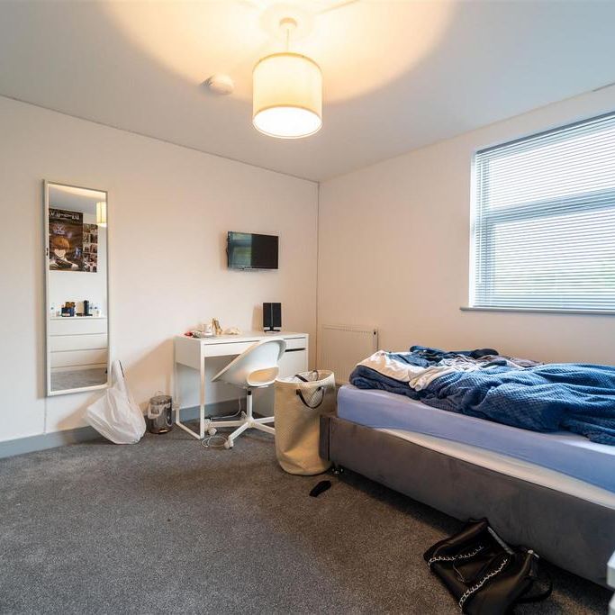 6 bedroom house to rent - Photo 1