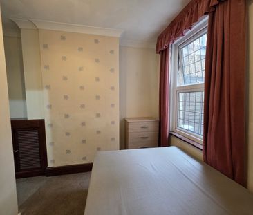 Room in a Shared Flat, Pemdevon Road, CR0 - Photo 3