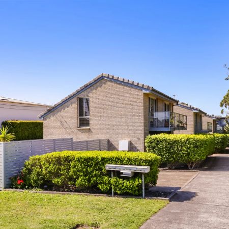 Perfectly positioned townhouse moments from the beach - Short Term Lease Until March 31st. - Photo 4