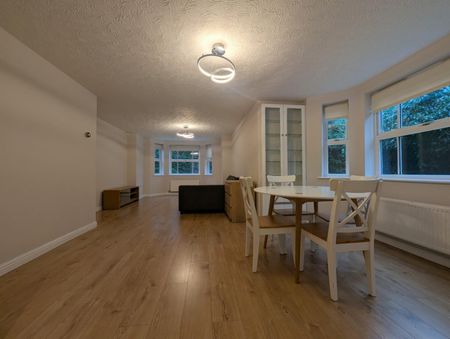 3 bedroom Flat To Let - Photo 3