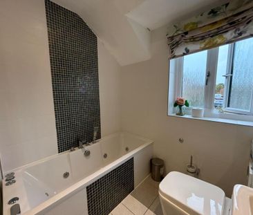 4 bedroom detached house to rent - Photo 2