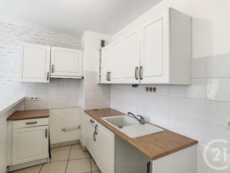 Location Appartement 3 pièces 52m² CREPY EN VALOIS 60800 - Photo 3