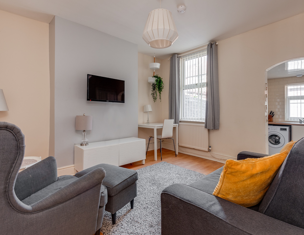 Gilroy Road Room 1 - Photo 1