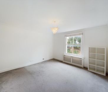 3 bedroom flat to rent - Photo 4