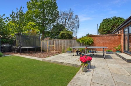 A well-proportioned and inviting four-bedroom home, located in the desirable village of Stapleford. Benefitting from driveway parking and enclosed garden, this family home is one not to be missed! Within walking distance to local village amenities, Addenbrooke's Hospital and the Bio-Medical Campus, Shelford Railway Station is 0.5 miles away and approximately a 10-minute walk. Cambridge City Centre and the Main Railway Station is within easy cycling distance. The number 7 bus route is frequent and runs past the property. (Saffron Walden - Addenbrooke's - Cambridge). - Photo 5