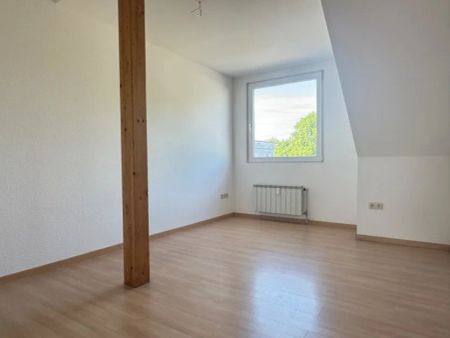 Helle Dachgeschosswohnung mit PKW Stellplatz - Foto 5