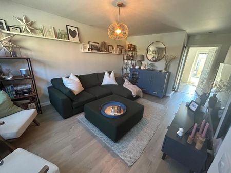 3 bedroom semi-detached house to rent - Photo 2