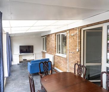 4 bedroom end of terrace house to rent - Photo 6