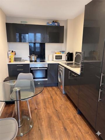 2 bedroom flat to rent - Photo 2