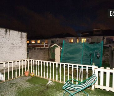 Room for rent in a 3-bedroom house in Oldbawn, Dublin - Photo 6