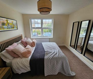 5 bedroom detached house to rent - Photo 2