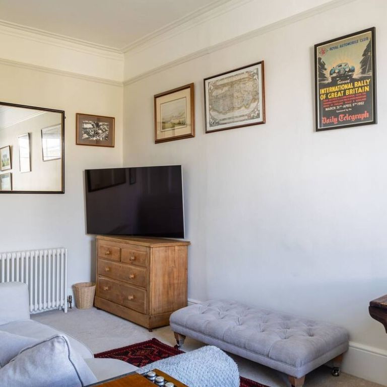 1 Bed Flat, Chepstow Crescent, W11 - Photo 1
