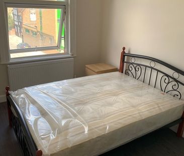 Room in a Shared House, Killyon Terrace, SW8 - Photo 2