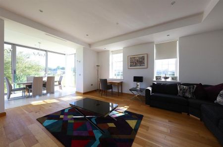 2 bedroom flat to rent - Photo 2