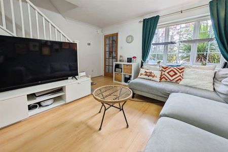 Chelveston Crescent, SO16 - Photo 3