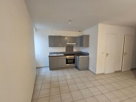 Location Appartement 3 pièces 51m² TAIN L HERMITAGE 26600 - Photo 2