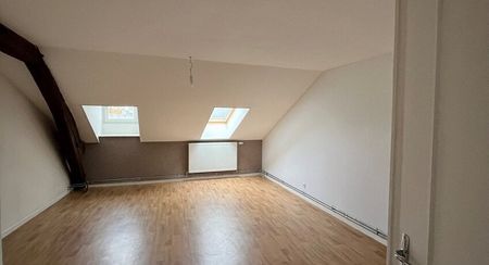 Secteur de Mézières dans petit collectif, appartement de 125m² en duplex comprenant : - Photo 5