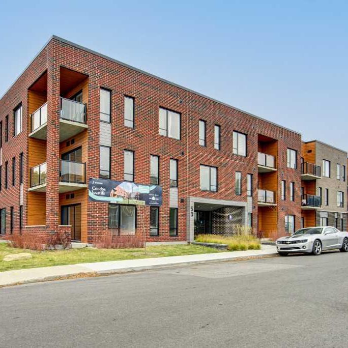 Très beau 51/2 luxueux, plein centre ville de Valleyfield ! Deux balcons, deux salles de bain, 2 A/C! Stationnements int, ascenseur, wifi inclus ! - Photo 1