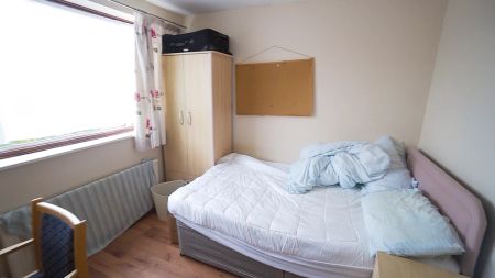 To Rent Comley Road, Moordown, Bournemouth, BH9 £1,860 pcm Tenancy Info - Photo 3