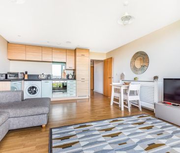 2 bedroom flat to rent - Photo 2