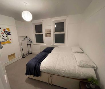 Newly Renovated Co-living Home | No deposit - Photo 2