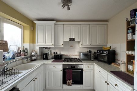 Matthews Drive, Maidenbower, CRAWLEY - Photo 4