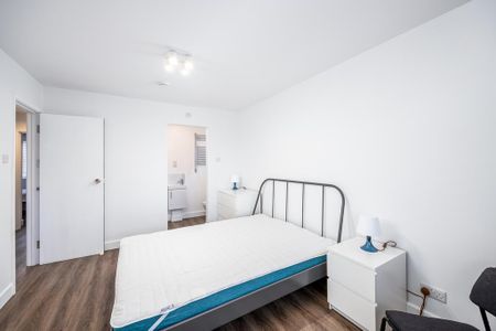 1 bedroom in a house share to rent - Photo 4