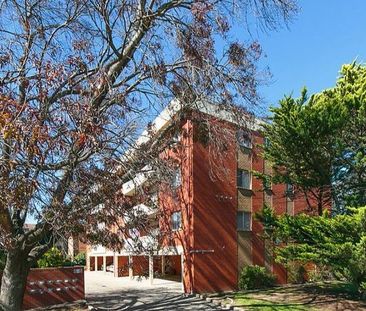 Cozy 2-Bedroom Unit in a Convenient Location - Photo 2