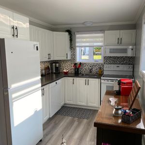 4 1/2 Entièrement meublé - spacieux et ensoleillé (32 jours + ou Bail) - 1 janvier 2026 - Photo 2