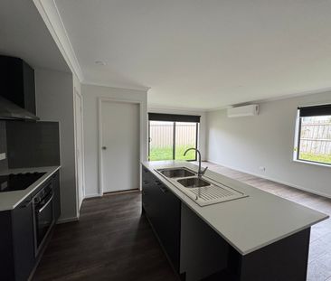 STYLISH TOWNHOUSE IN A QUIET, CENTRAL LOCATION - Photo 5